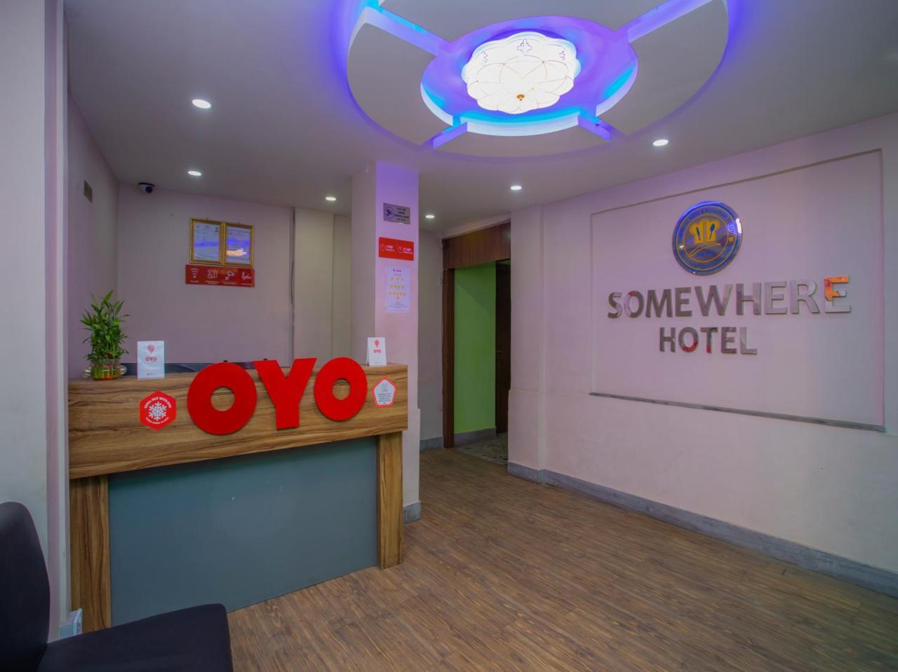 Oyo 146 Somewhere Hotel & Resturant Катманду Экстерьер фото