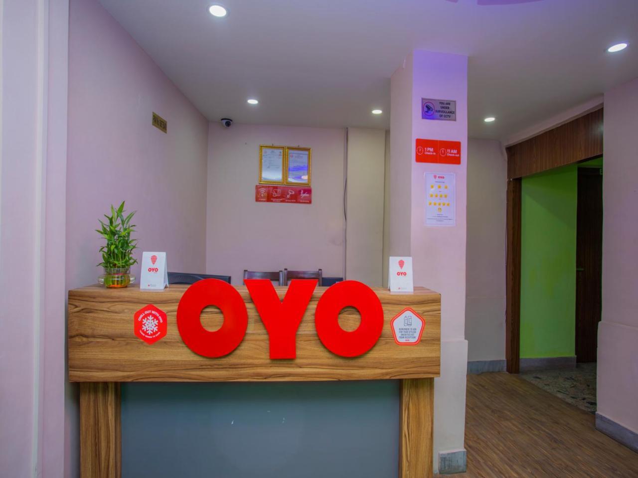 Oyo 146 Somewhere Hotel & Resturant Катманду Экстерьер фото