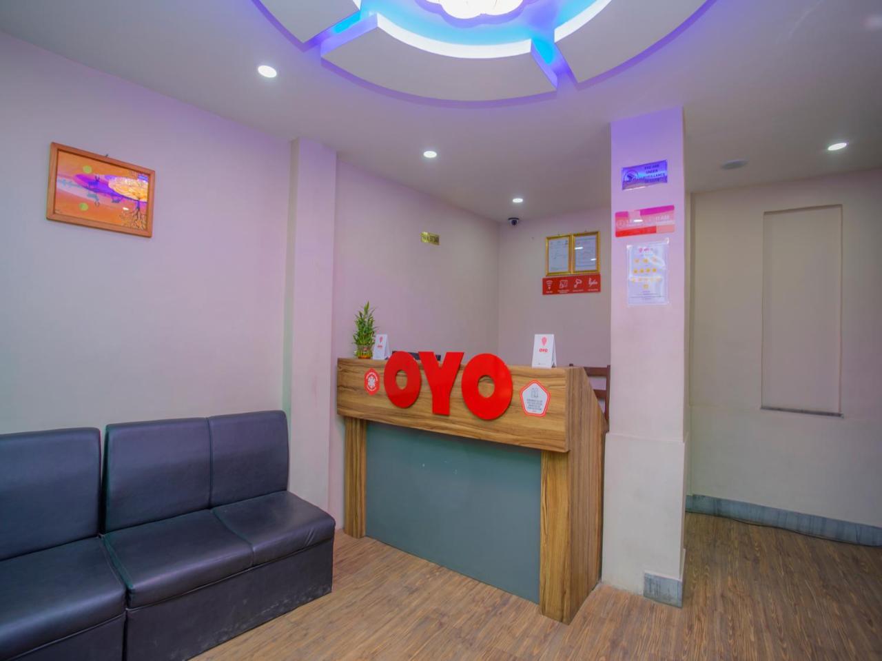 Oyo 146 Somewhere Hotel & Resturant Катманду Экстерьер фото