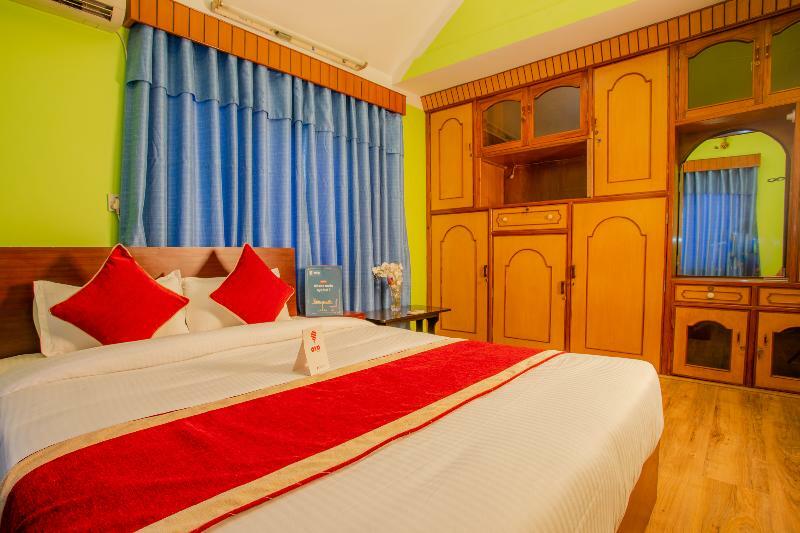 Oyo 146 Somewhere Hotel & Resturant Катманду Экстерьер фото